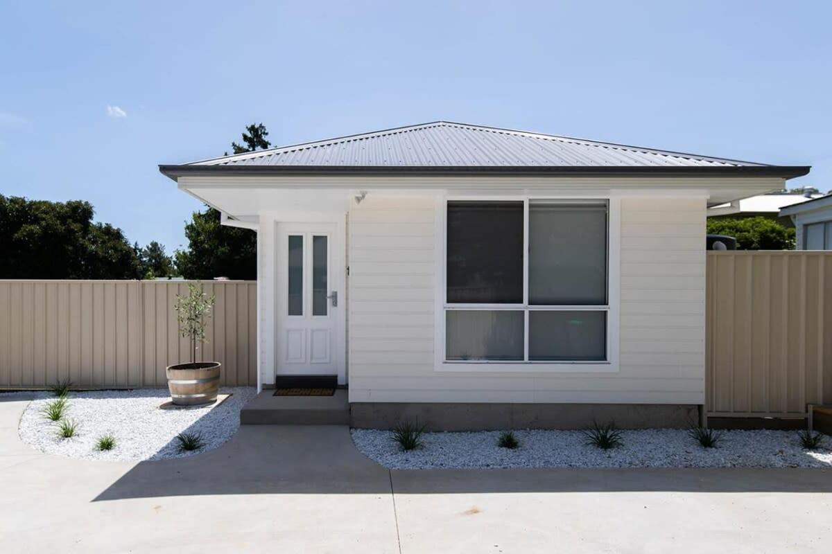 On Matthews, Quite, Modern, Fresh, Free Wifi Holiday home *