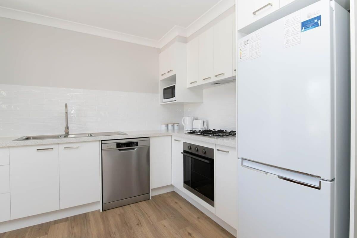 Holiday home On Matthews, Quite, Modern, Fresh, Free Wifi *