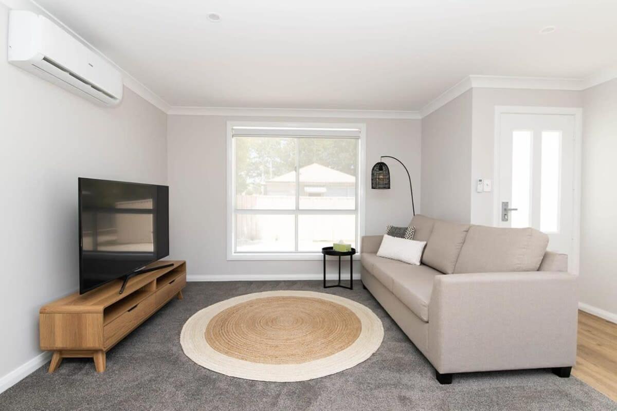 On Matthews, Quite, Modern, Fresh, Free Wifi Holiday home *