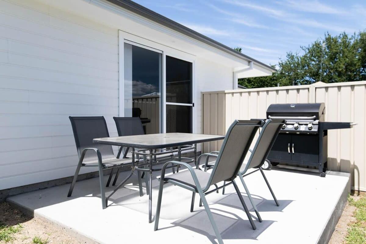 On Matthews, Quite, Modern, Fresh, Free Wifi Holiday home Orange