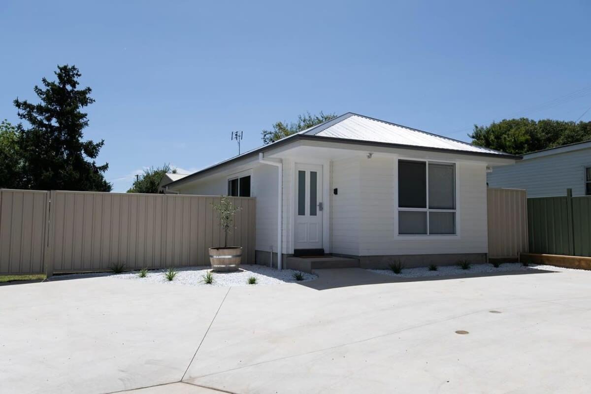 On Matthews, Quite, Modern, Fresh, Free Wifi Holiday home