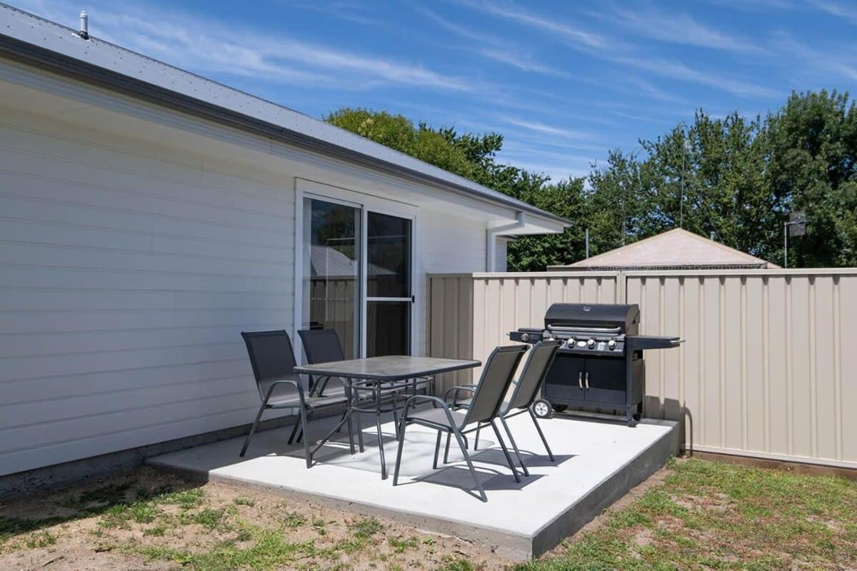 Holiday home On Matthews, Quite, Modern, Fresh, Free Wifi